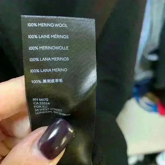 Anthropologie. Lack oversized V-Neck light sweater size XS - Picture 6 of 9